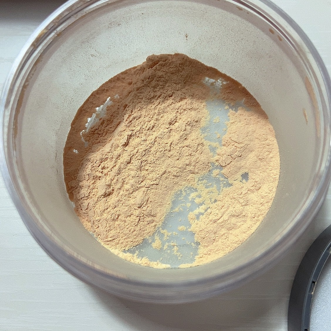 フィニッシングパウダー マット 761 ナチュラル/チャコット・コスメティクス/ルースパウダーを使ったクチコミ（2枚目）