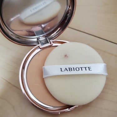 LABIOTTE タイムカバープレストパウダーのクチコミ「✱✱✱✱✱✱
LABIOTTE  タイムカバープレストパウダー
レビューをチェックしたものの、.....」（2枚目）