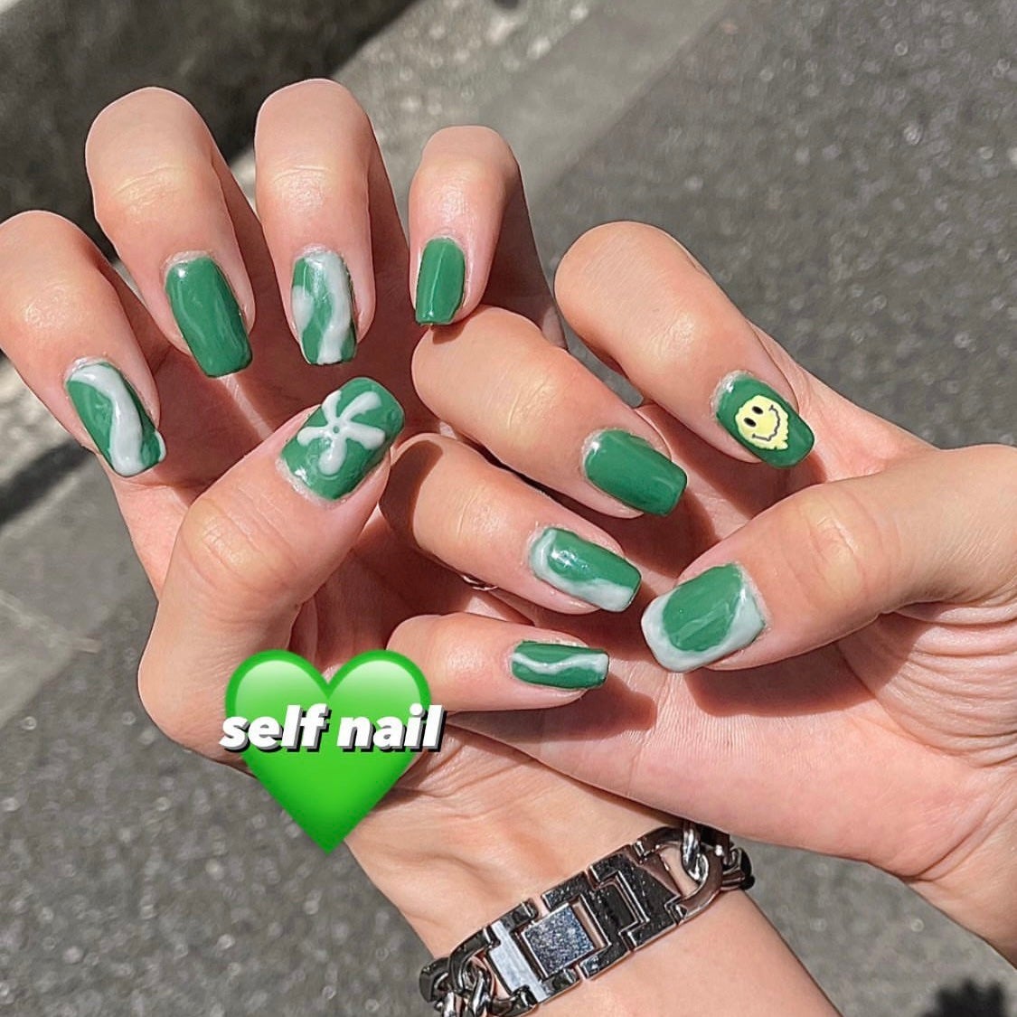 r@フォロバします! on LIPS 「セルフネイル💚ポリジェルで長さだししてます◎初めてのポリジェル..」(1枚目)