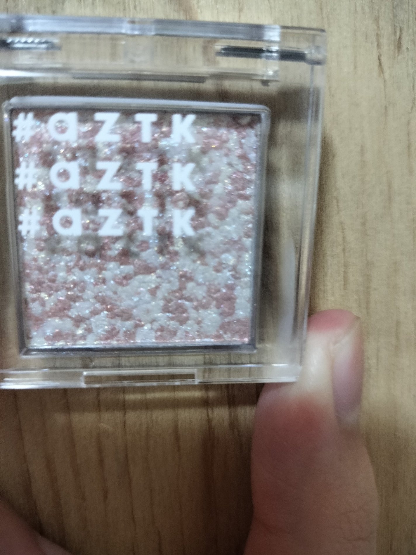 シングルアイシャドウ/aZTK/単色アイシャドウを使ったクチコミ(1枚目)