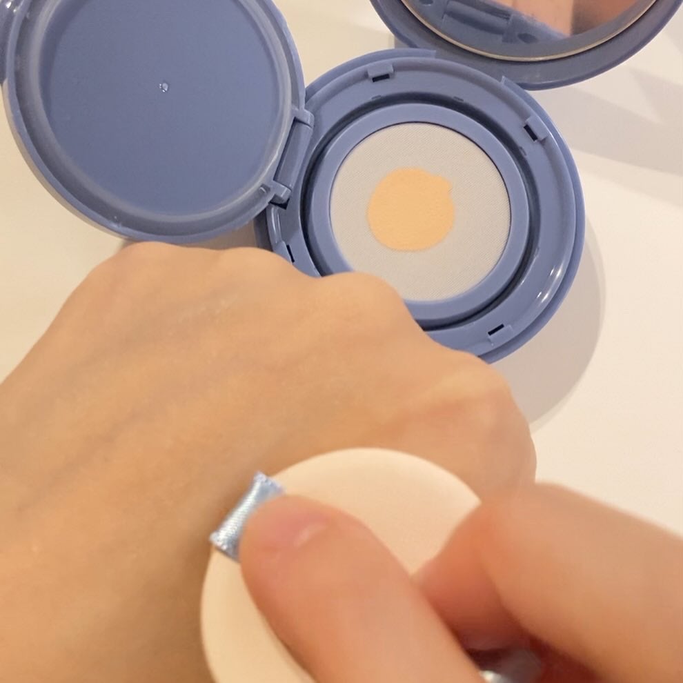 まみぃ on LIPS 「超密着×超スリム×超軽量の超×3密着ファンデーション!MILC..」(6枚目)