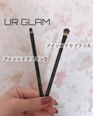 UR GLAM
アイシャドウブラシA
アイシャドウブラシB

¥100(税抜)



🌟使い心地
A：ふさふさ、柔らかくていいけど、アイシャドウを塗るには少し柔らかすぎかな…って思ったので私はノーズシャ