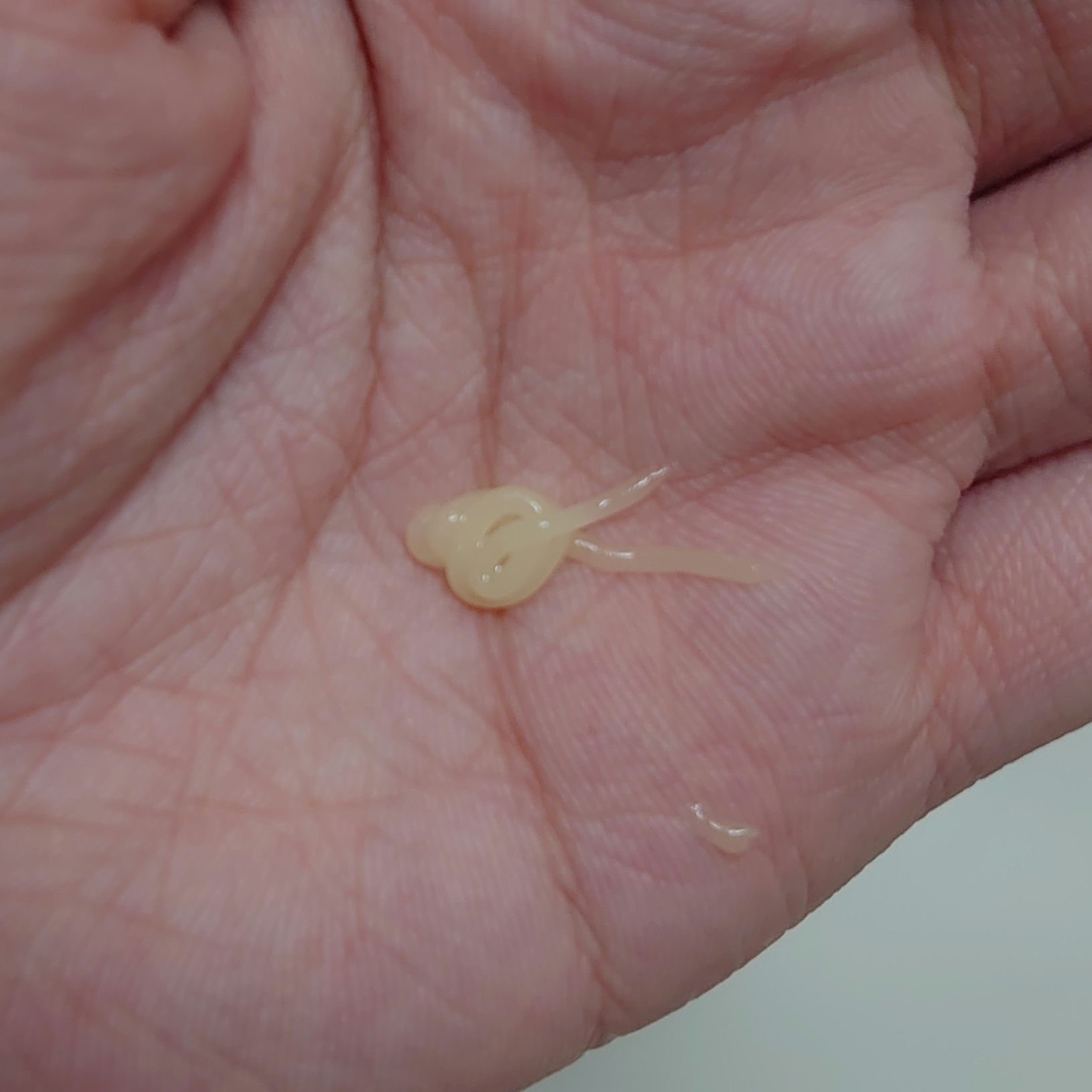 ラグジュアリーホワイト コンセントレートHQ110/アンプルール/美容液を使ったクチコミ（3枚目）