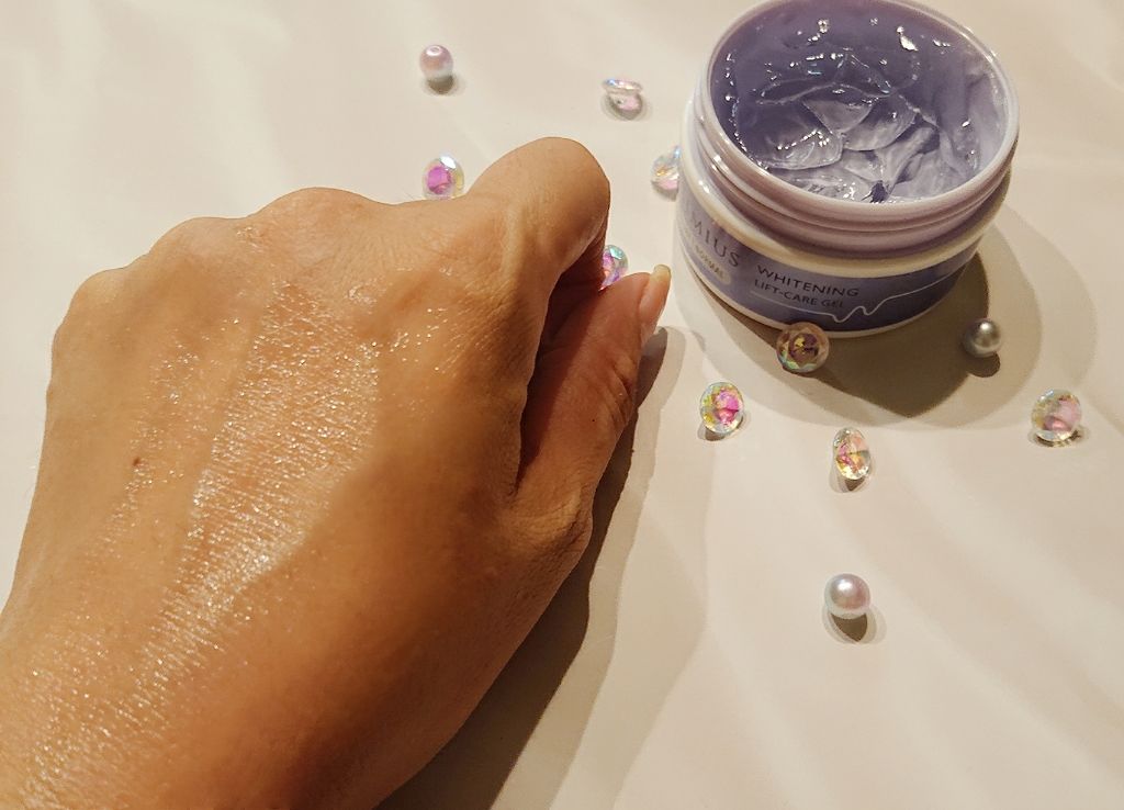 薬用ホワイトニングリフトケアジェル ノーマル/シミウス/オールインワン化粧品を使ったクチコミ(4枚目)