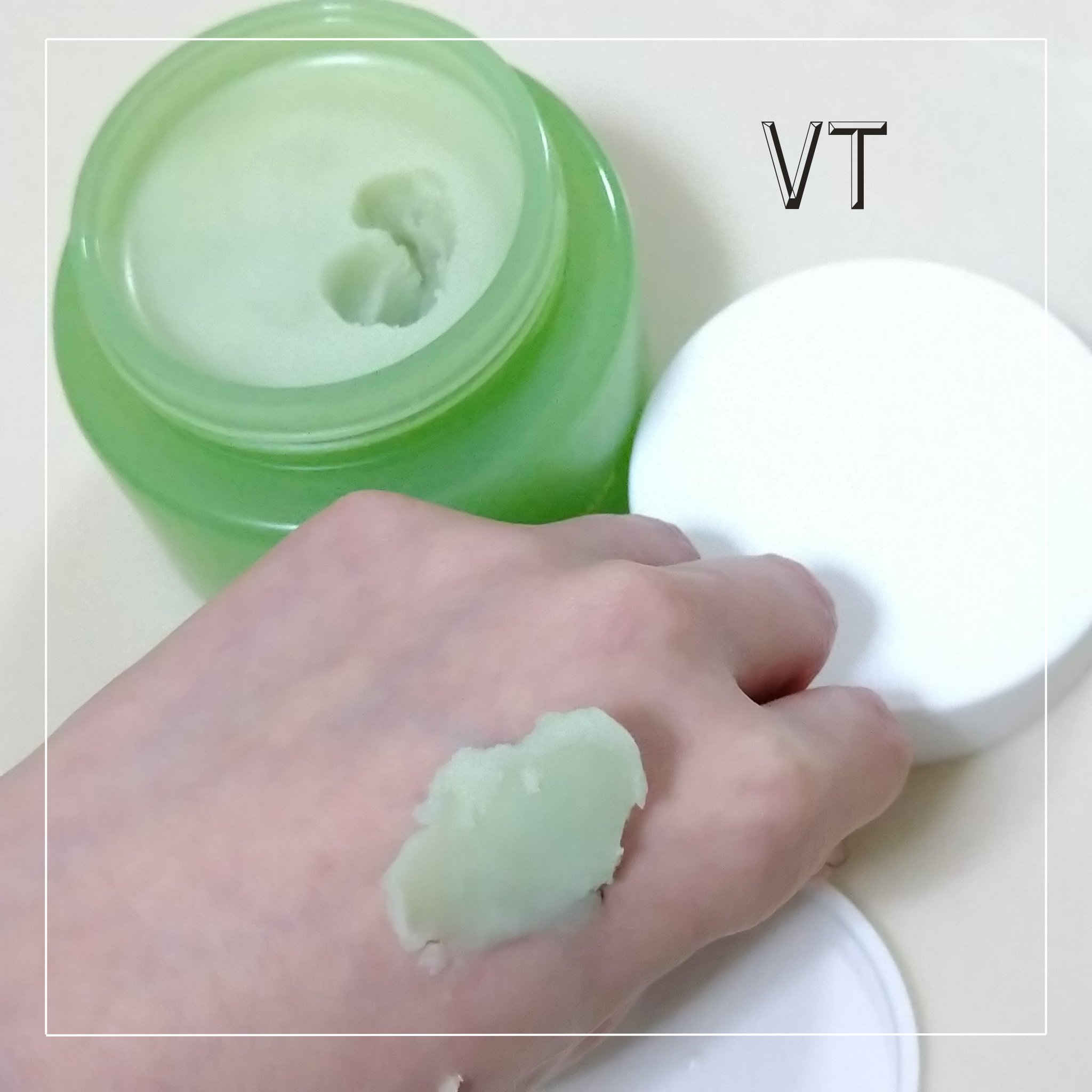 VT シカマイルドクレンジングバームのクチコミ「🌿VT シカマイルドクレンジングバーム🌿

お肌が揺らいでしまっているので
オイルクレンジング.....」（3枚目）