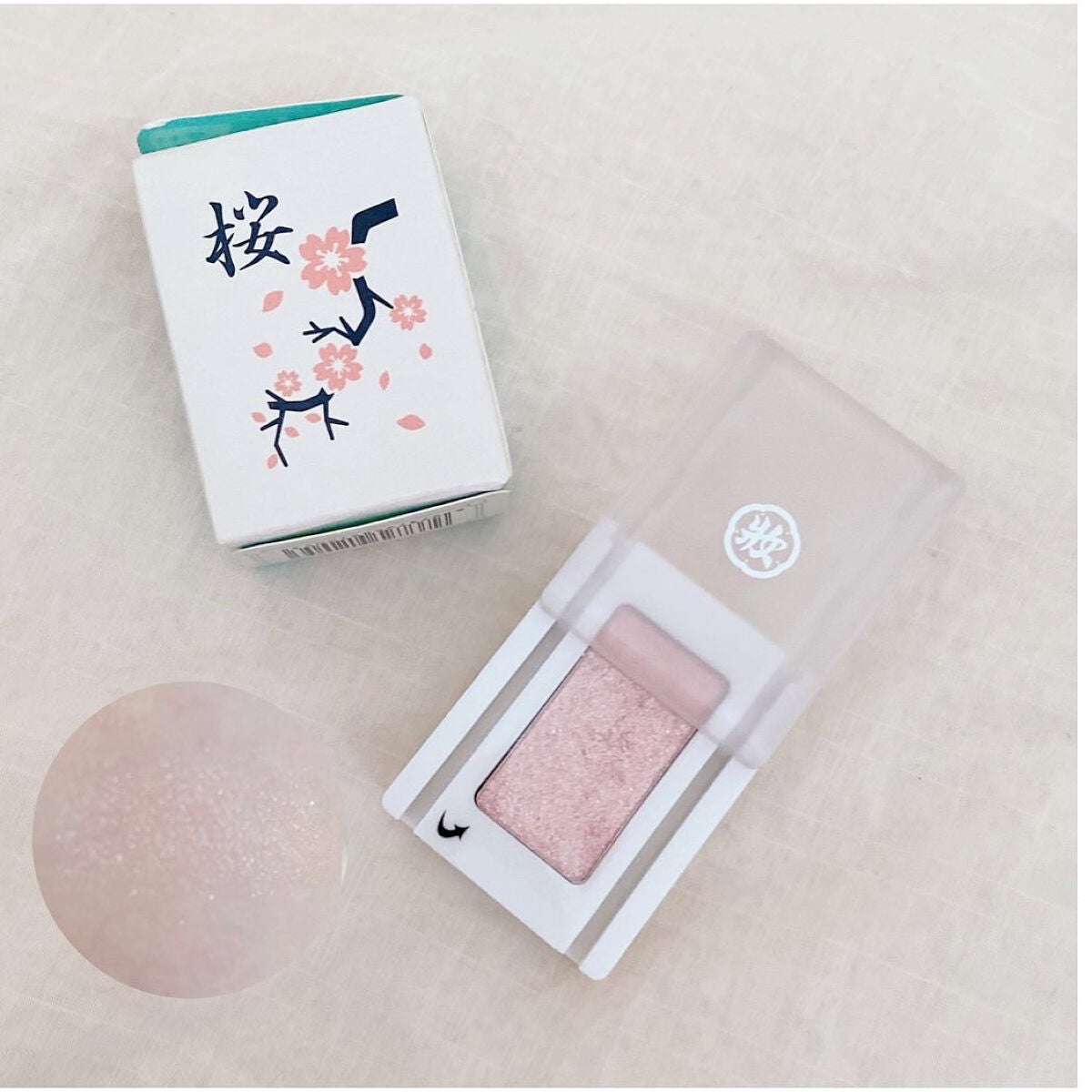 ゆニコーン こスメ on LIPS 「麻雀牌柄のアイシャドウケースがしっかりしてるので、落としちゃっ..」(6枚目)