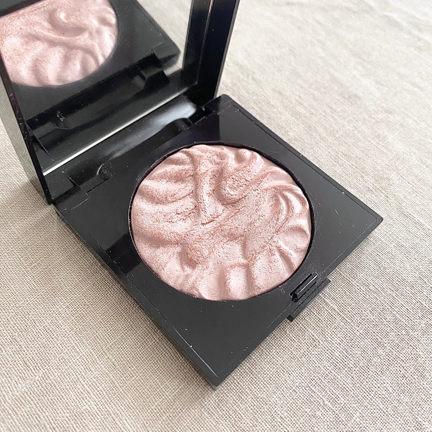 フェイスイルミネーター/ローラ メルシエ/パウダーハイライトを使ったクチコミ(3枚目)