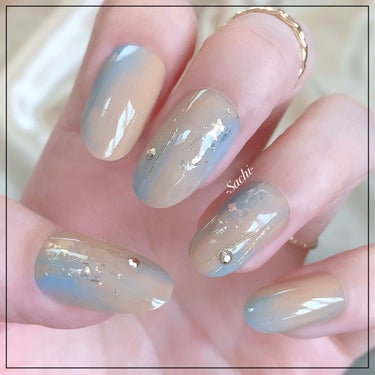 ちふれポリッシュで簡単ニュアンスネイル💅

やり方は画像を参考にしていただければと思います♡
トップコートでぼかす時は、根元から爪先に向かって縦方向にサーっとやさしくハケを通すだけでOK🙆‍♀️
ハケが爪に触れてるか触れてないかくらいのハケ圧でカラーの表面だけを触るイメージです✨
右側→中央→左側と3回くらいハケを通すと◎

ぼかした後のハケはキッチンペーパーなどに拭き取ってからボトルに戻してください🫶

人差し指と小指はブルーとベージュの塗る位置を変えただけで、やり方は手順画像と同じになります✨

少しでも参考になれば嬉しいです♥️

#セルフネイル
#春ネイル
#シンプルネイル
#簡単ネイル
#プチプラネイル
#ニュアンスネイル
#ちふれ
#正直レビュー の画像 その1