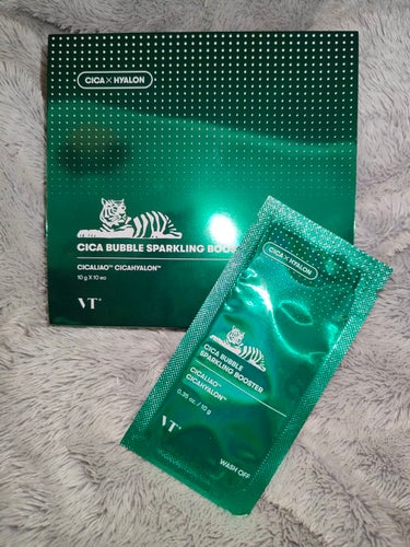 VT Cosmetics
CICA BUBBLE SPARKLING BOOSTER

洗い流すタイプのパック
軽く洗顔してからこれを顔全体に塗って少しすると
クリーム状だったのがあわあわに！！！
顔が