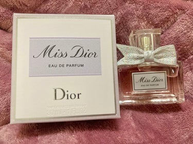 Dior ミス ディオール オードゥ パルファンのクチコミ「🕊時間が経つと甘い香りに🕊

Diorの香水
ミス ディオール オードゥ パルファン 30ml.....」（3枚目）