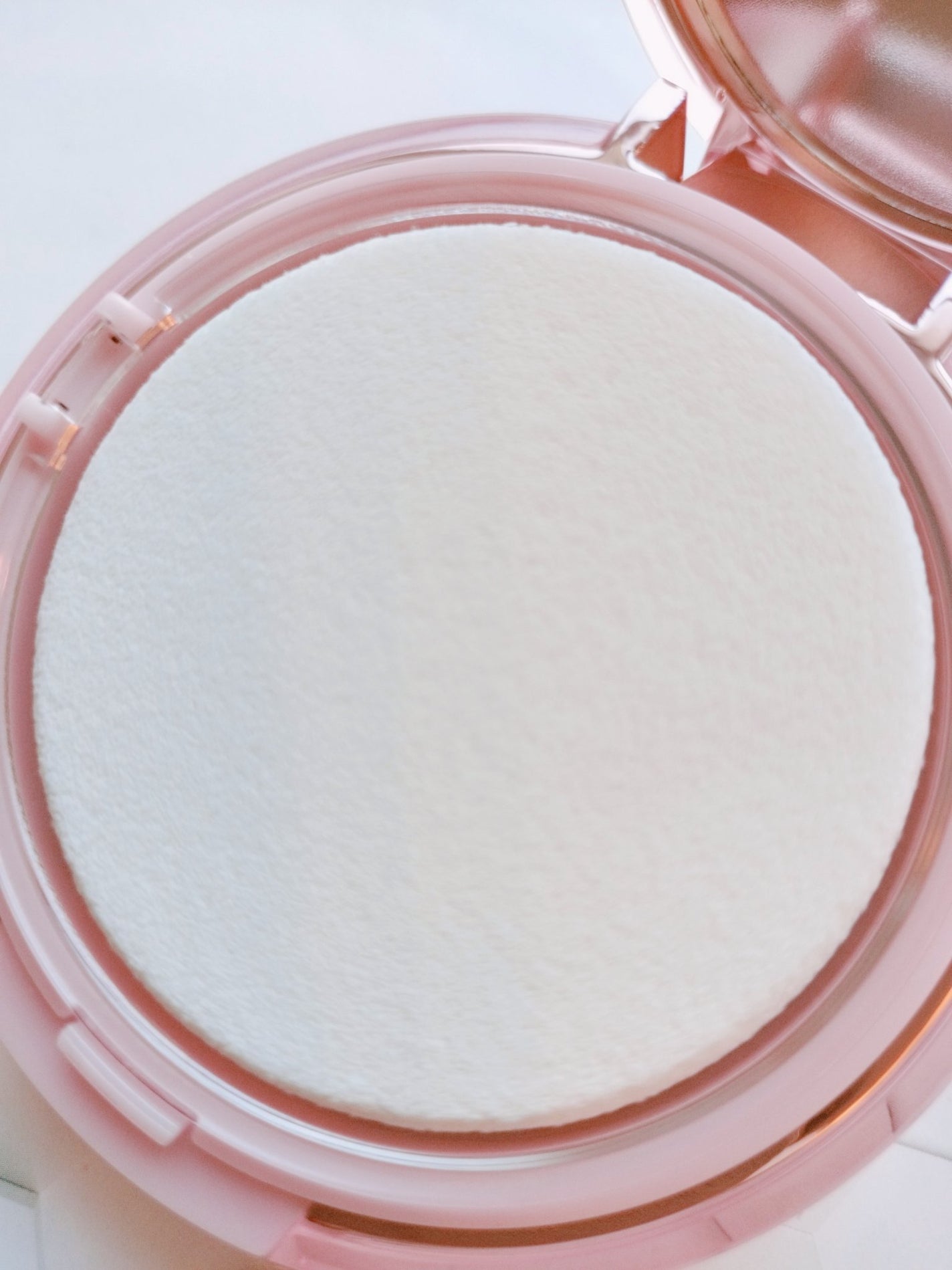 ザ・ブラーパウダーパクト/ABOUT TONE/プレストパウダーを使ったクチコミ(4枚目)