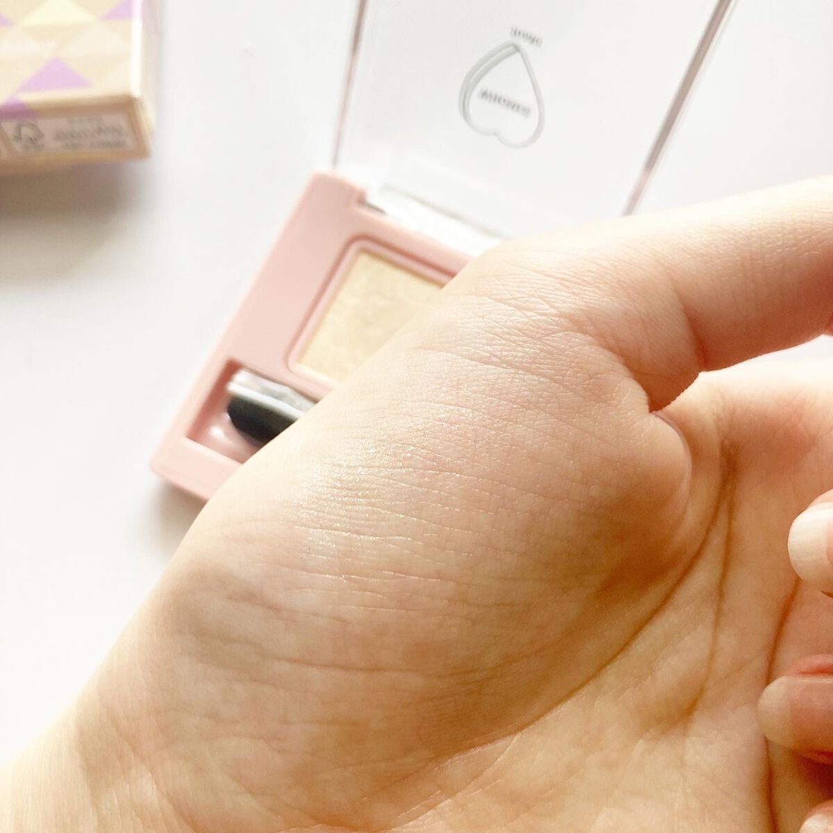 フーミー シングルラメシャドウ/WHOMEE/単色アイシャドウを使ったクチコミ（3枚目）