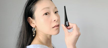 bareMinerals マキシミストリキッドアイライナー のクチコミ「
*
ワンストロークでやさしく
瞬時に“目力アップ”
漆黒フィルムがまぶたにフィットし
仕上が.....」(1枚目)