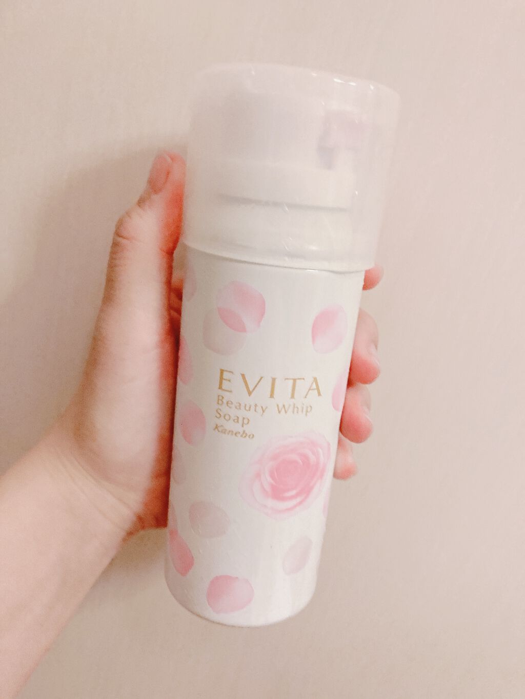 可愛くなりたい! on LIPS 「肌が乾燥していて肌荒れが酷い人注目!!!🥳この洗顔料は泡の弾力..」(1枚目)