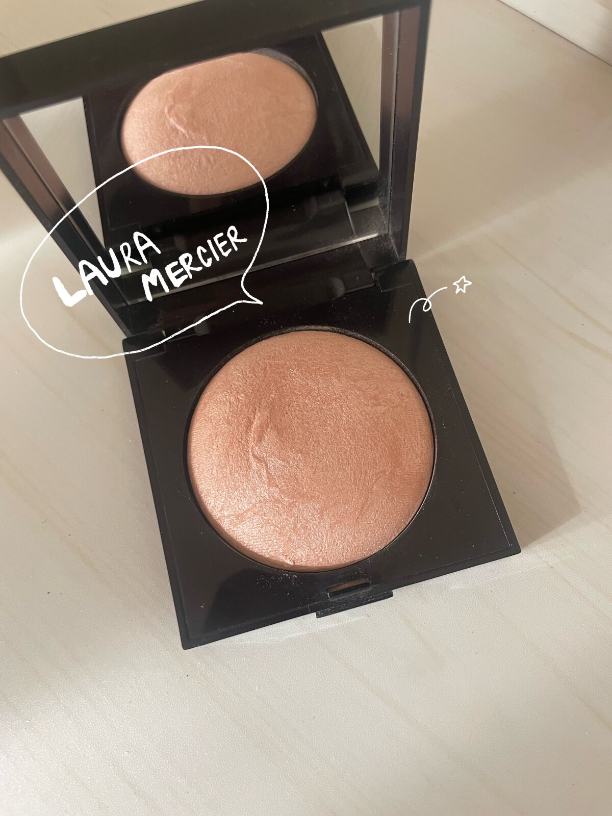 マットラディアンス ベイクドパウダー ハイライト01/ローラ メルシエ/パウダーハイライトを使ったクチコミ（1枚目）