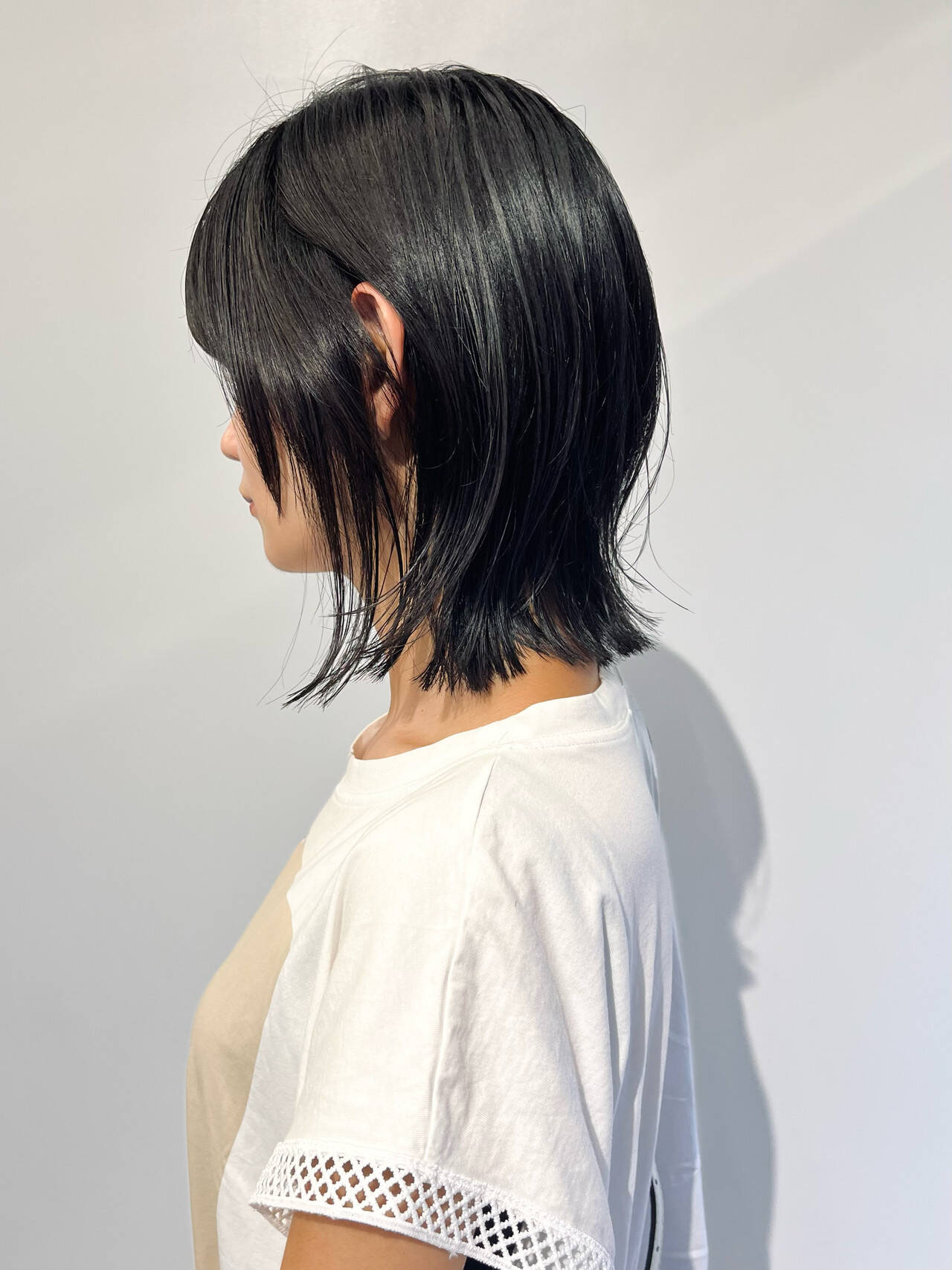 「黒系ヘアカラーは透明感が魅力♡おすすめ市販カラー剤や黒染めしないで黒くする方法を紹介」の画像（#561740）