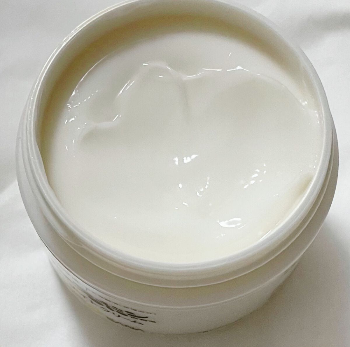 サナ　なめらか本舗　リンクルナイトクリーム　50g
1000円(税抜)


乾燥肌、アトピー持ちの私としては夜のスキンケアも保湿力が高いものにしたいけれど、ベタベタするとかゆい
そんな悩みを抱えて何年も過ごして来ましたが
こちらの商品に出会