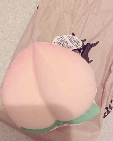 LUSH ピーチィボム

バスボムです 可愛いモモの匂いで細かいラメがはいってて最高です 一番オススメかもしれない
万人受けすると思います

#LUSH #バスボム #私のおうち美容 