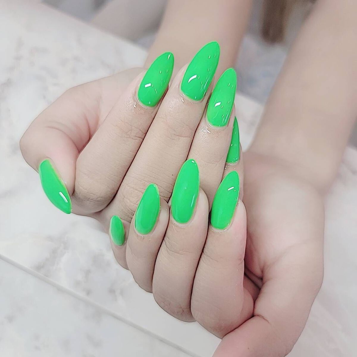 メイ on LIPS 「NEWNAIL💅💚@moooi_mami.mやっぱり夏はこのく..」(1枚目)