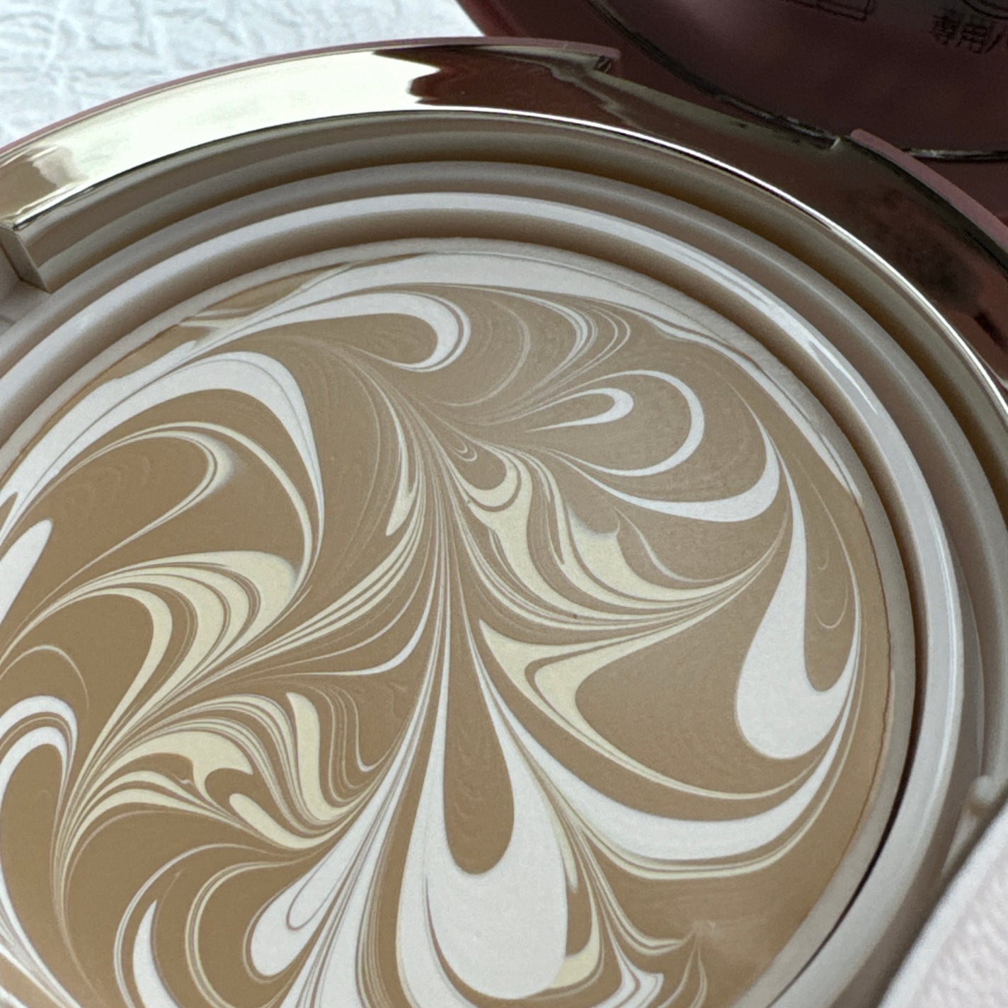 ヴェールヌーディ エッセンスパクトグロウ/AGE20’s/クリーム・エマルジョンファンデーションを使ったクチコミ(3枚目)