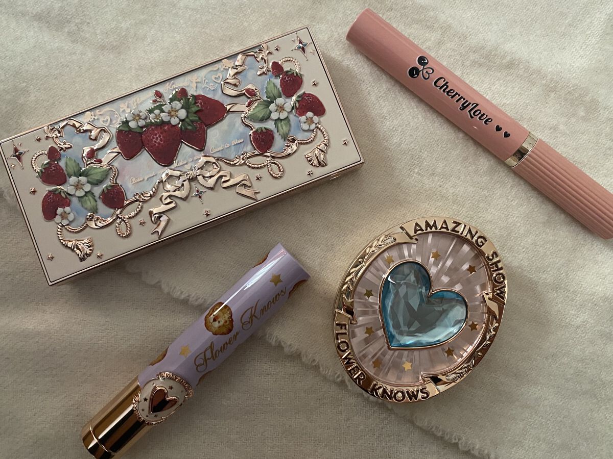 ストロベリーロココ アイシャドウパレット 01 アイスクリームラテ/FlowerKnows/アイシャドウパレットを使ったクチコミ（1枚目）