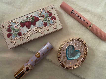 FlowerKnows サーカスシリーズ グラデーションブラッシュ のクチコミ「FlowerKnowsさんのアイシャドウパレット、マスカラ、リップ、チークをレビューします!
.....」(1枚目)