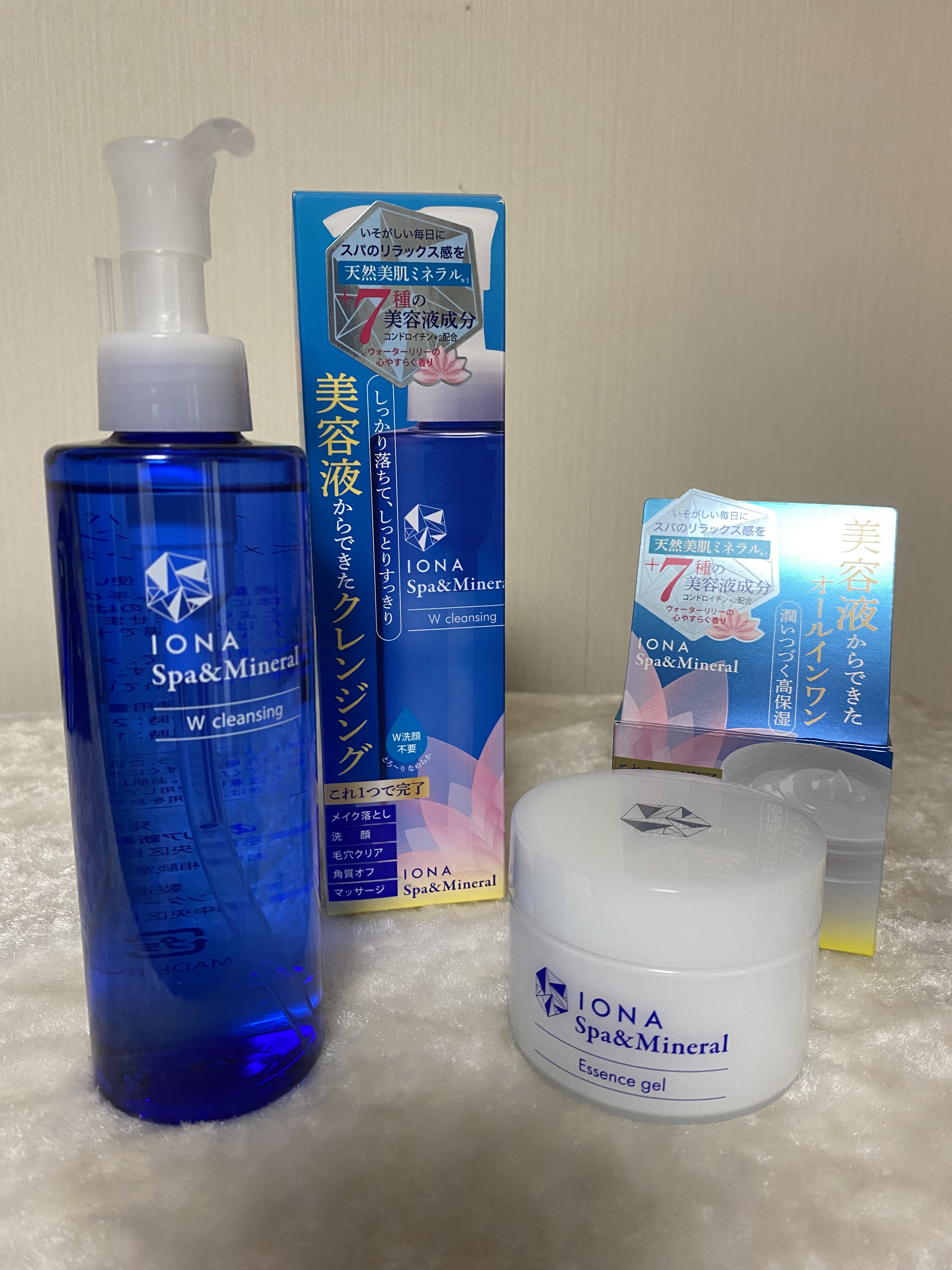 美容成分とミネラルたーっぷり
イオナのスパ＆ミネラルシリーズ🫧

エッセンスジェル
天然の美容ミネラルと、
コンドロイチン、ビタミンC、
セラミド、スクワラン、プラセンタ...
といった美容液成分を配合していて
潤い・ハリ・透明感を与えて