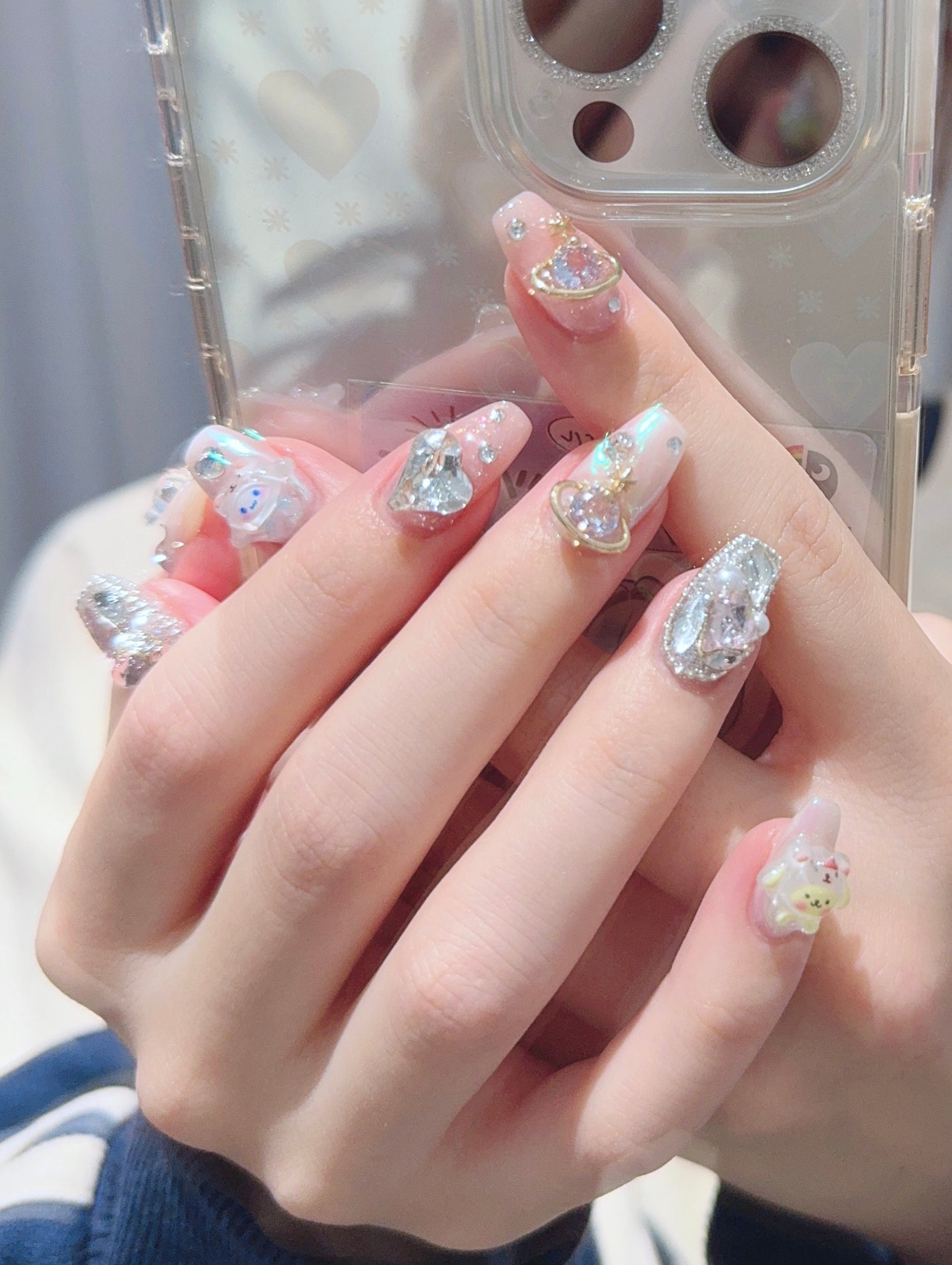 びゃっこまる on LIPS 「#ニット映えネイルビジュー埋め尽くしが煌めく冬の夜にぴったり🎄..」(4枚目)