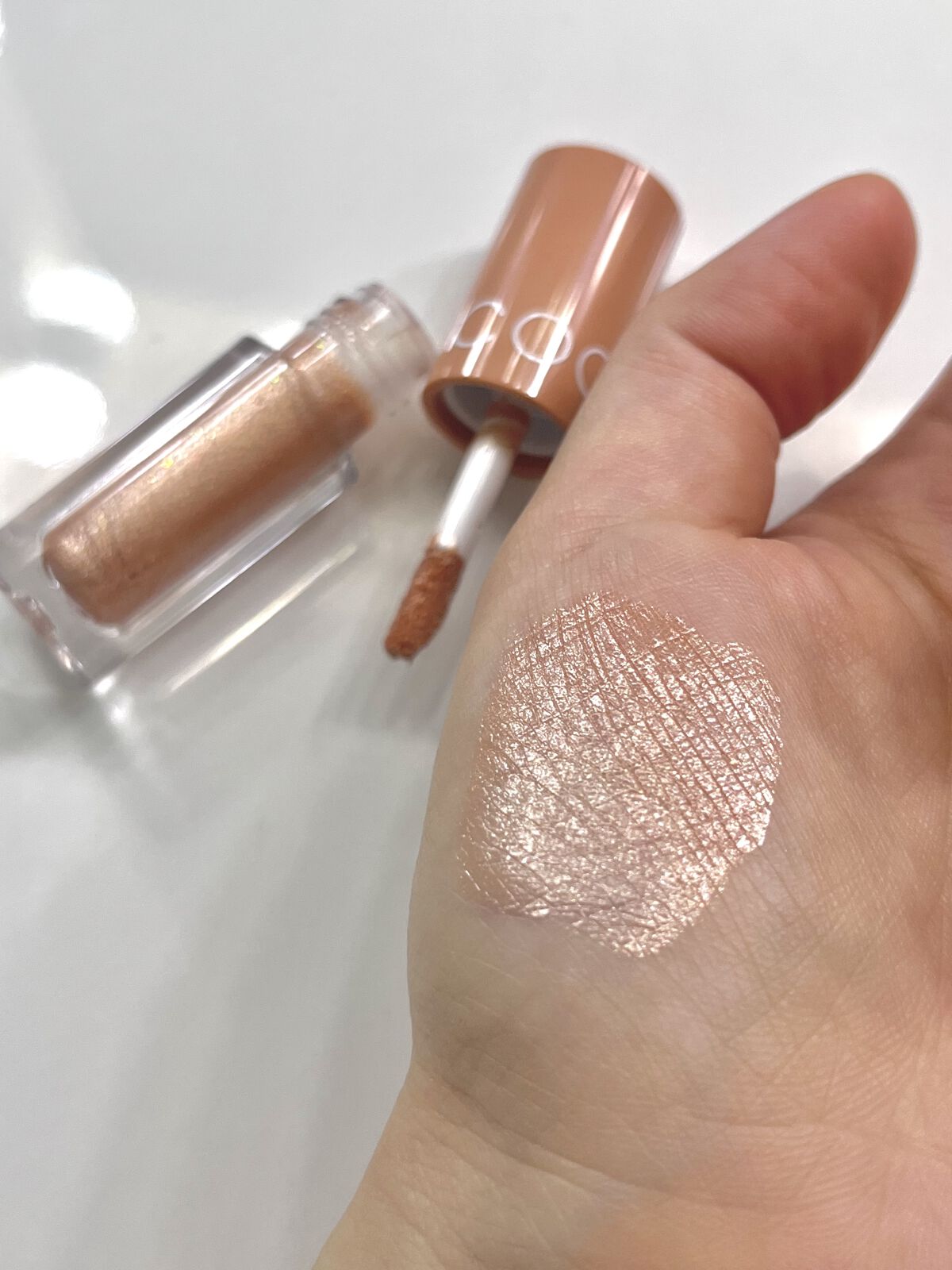 グリッターシャドウ 02 シャンパンページュ/coou/グリッターを使ったクチコミ（2枚目）