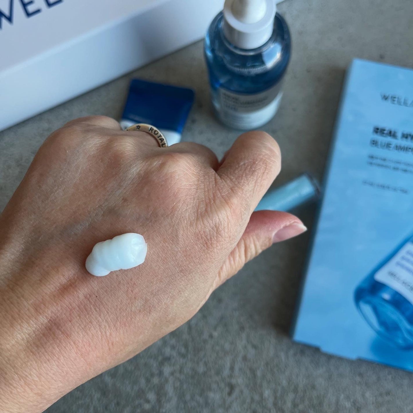 リアルヒアルロニックブルーアンプル 100/Wellage/美容液を使ったクチコミ(6枚目)