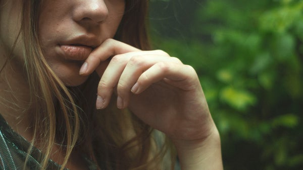 顎のザラザラが気になる人必見!すぐにできる自宅ケア方法とおすすめアイテムの画像