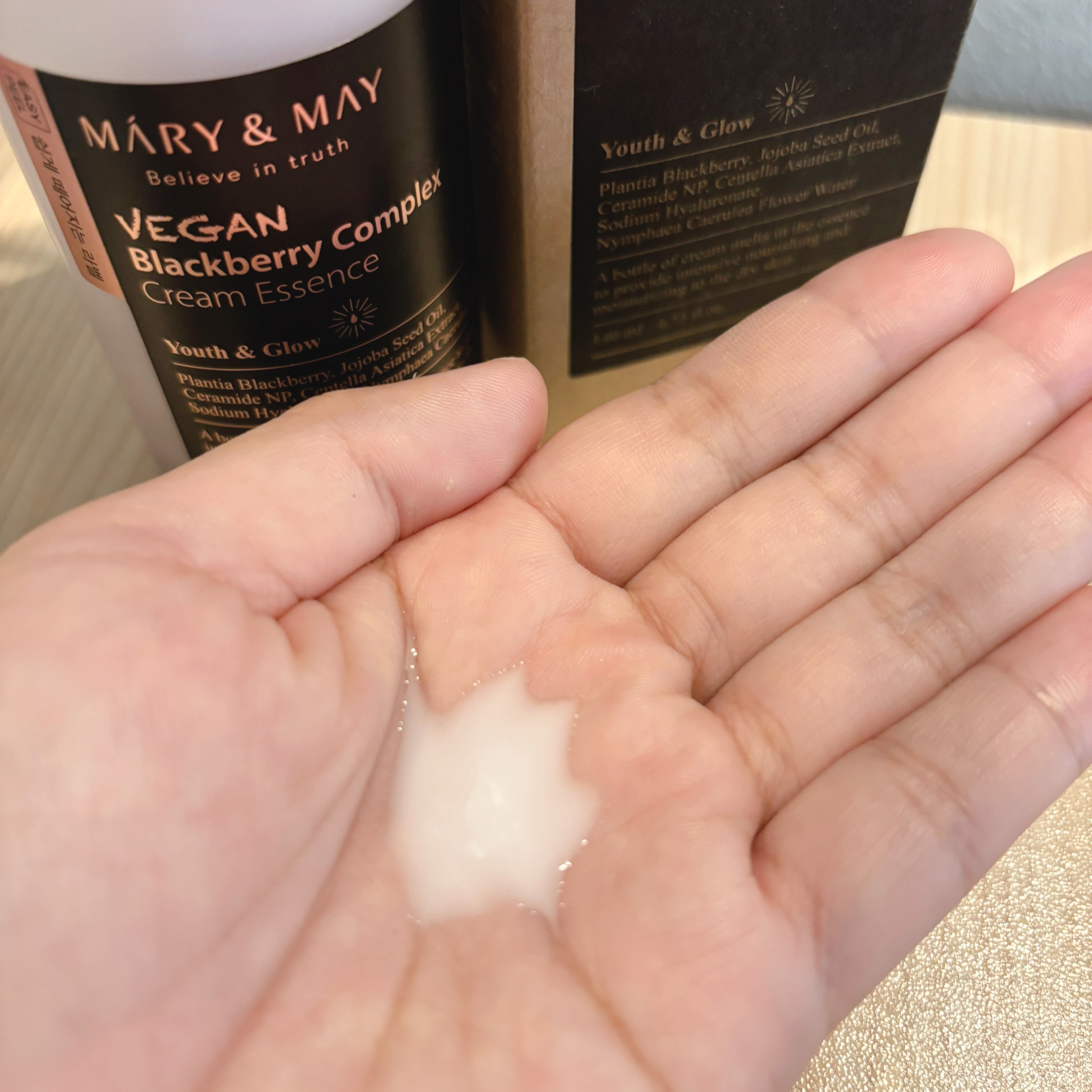 ヴィーガンブラックベリー コンプレックスクリームエッセンス/MARY&MAY/化粧水を使ったクチコミ（3枚目）