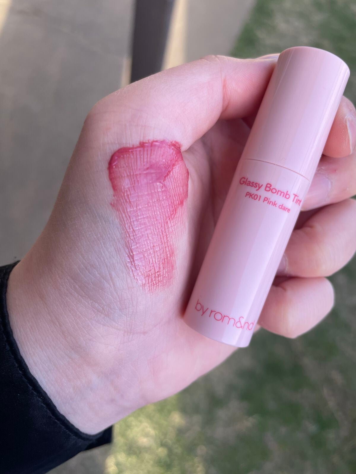 アンドバイロムアンド グラッシーボムティント/&nd by rom&nd/リップティントを使ったクチコミ(3枚目)