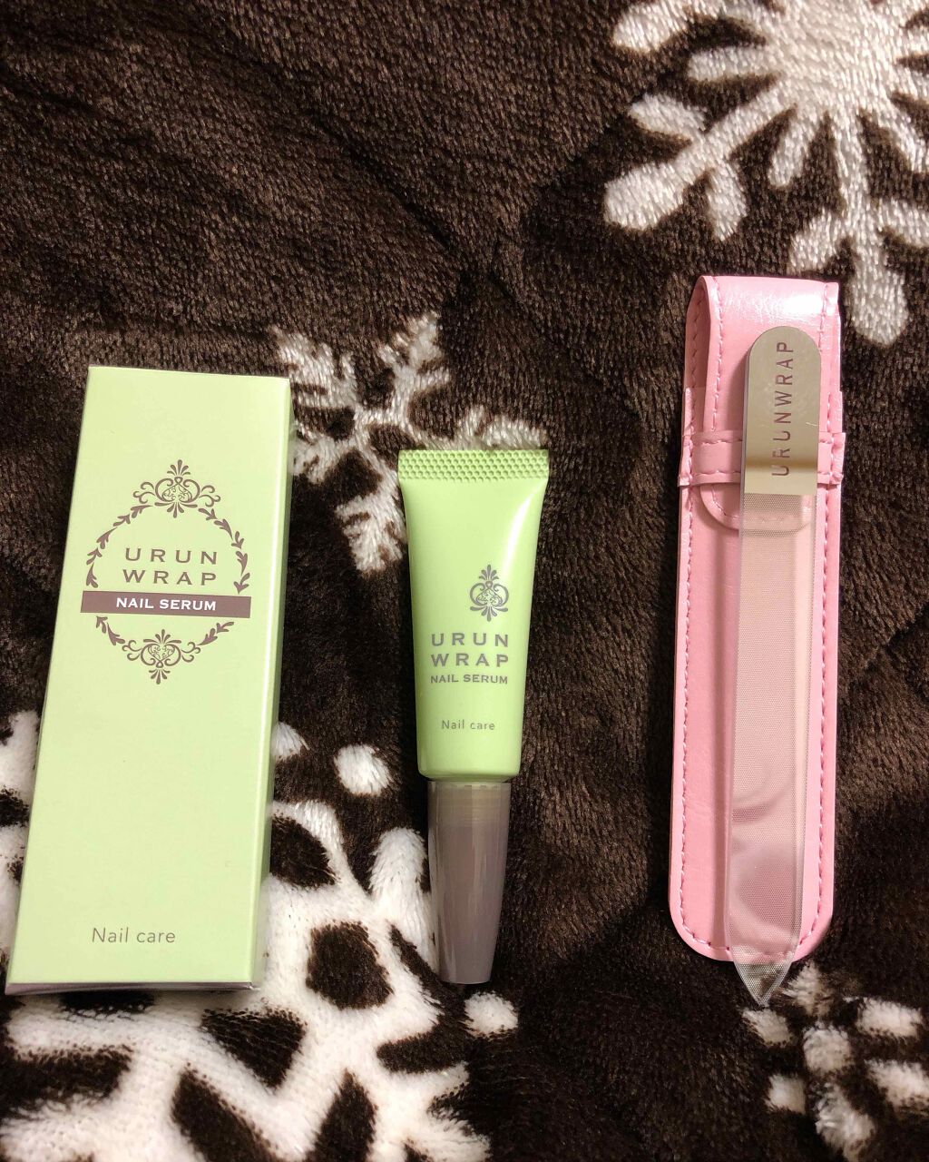 もちこ on LIPS 「ウルンラップで育爪始めました!ピンクの部分伸びるといいなぁ。..」(1枚目)
