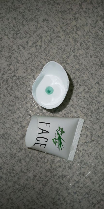 フェイスピーリングジェル ハーブ/DAISO/ピーリングを使ったクチコミ(2枚目)