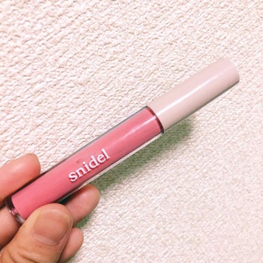 💄今度は付録リップNo.1💄

sweet 2018年5月号のsnidelのリップグロスです✨

なんといってもこの色味が最高にいい！！
普段は赤系のリップばかりで、ピンク似合わないなーと思ってた私でも