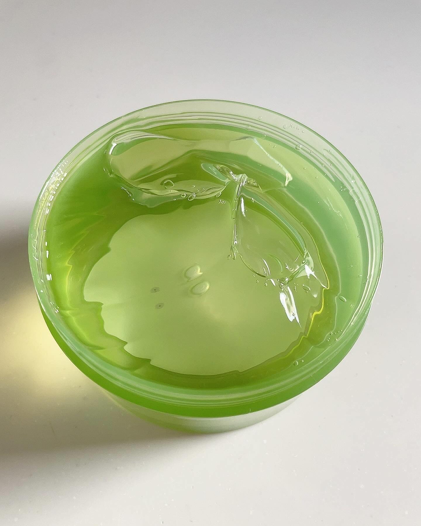 マイルド＆モイスチャーアロエジェル/ネイチャーリパブリック/ボディローションを使ったクチコミ（3枚目）