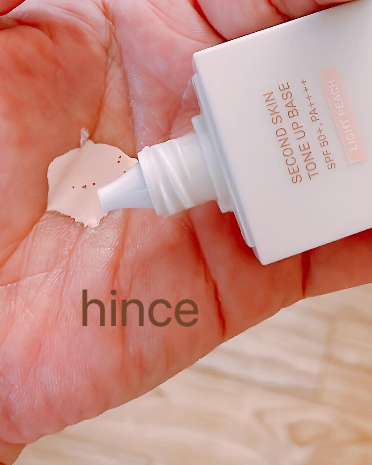 セカンドスキントーンアップベース ライトピーチ/hince/化粧下地を使ったクチコミ（3枚目）