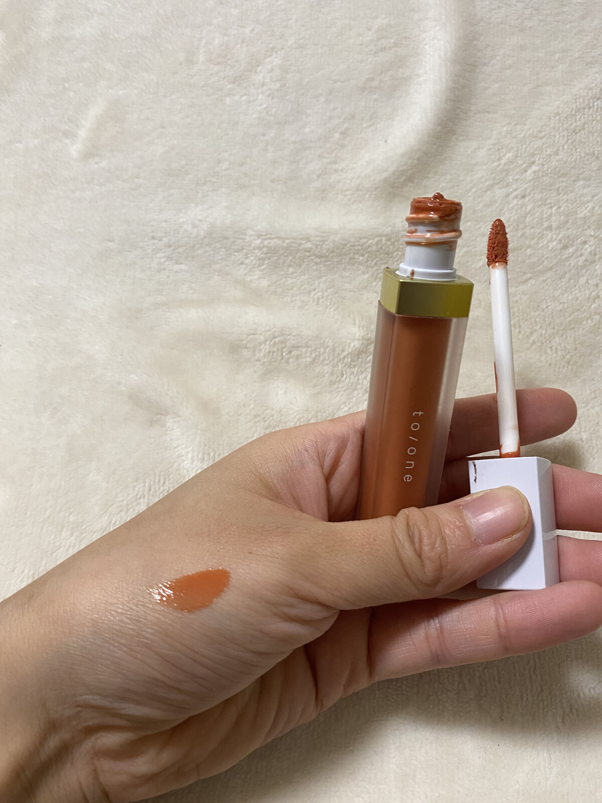 トーン ペタル エッセンス カラー バター 06 ホワイティッシュオレンジ/to/one/リップグロスを使ったクチコミ（2枚目）