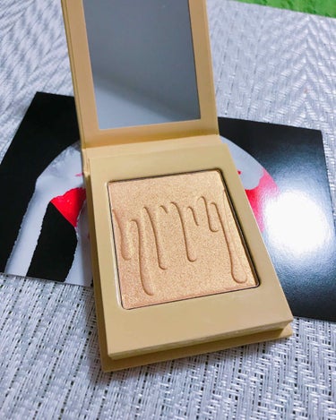 Pressed Illuminating Powder/Kylie Cosmetics/ハイライトを使ったクチコミ（1枚目）