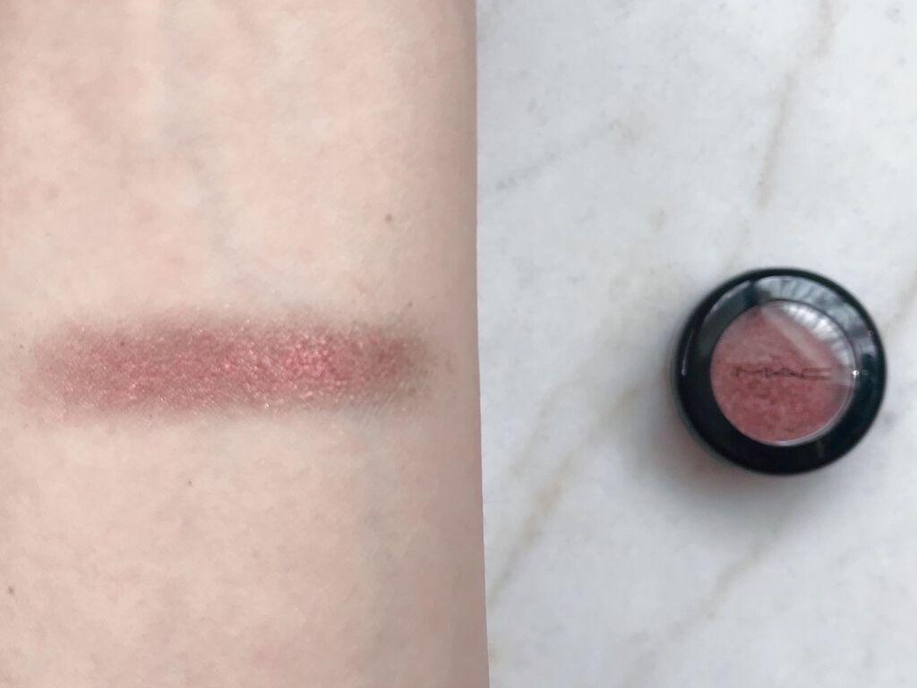 ダズルシャドウ エクストリーム インシネレーティッド/M・A・C/単色アイシャドウを使ったクチコミ（2枚目）