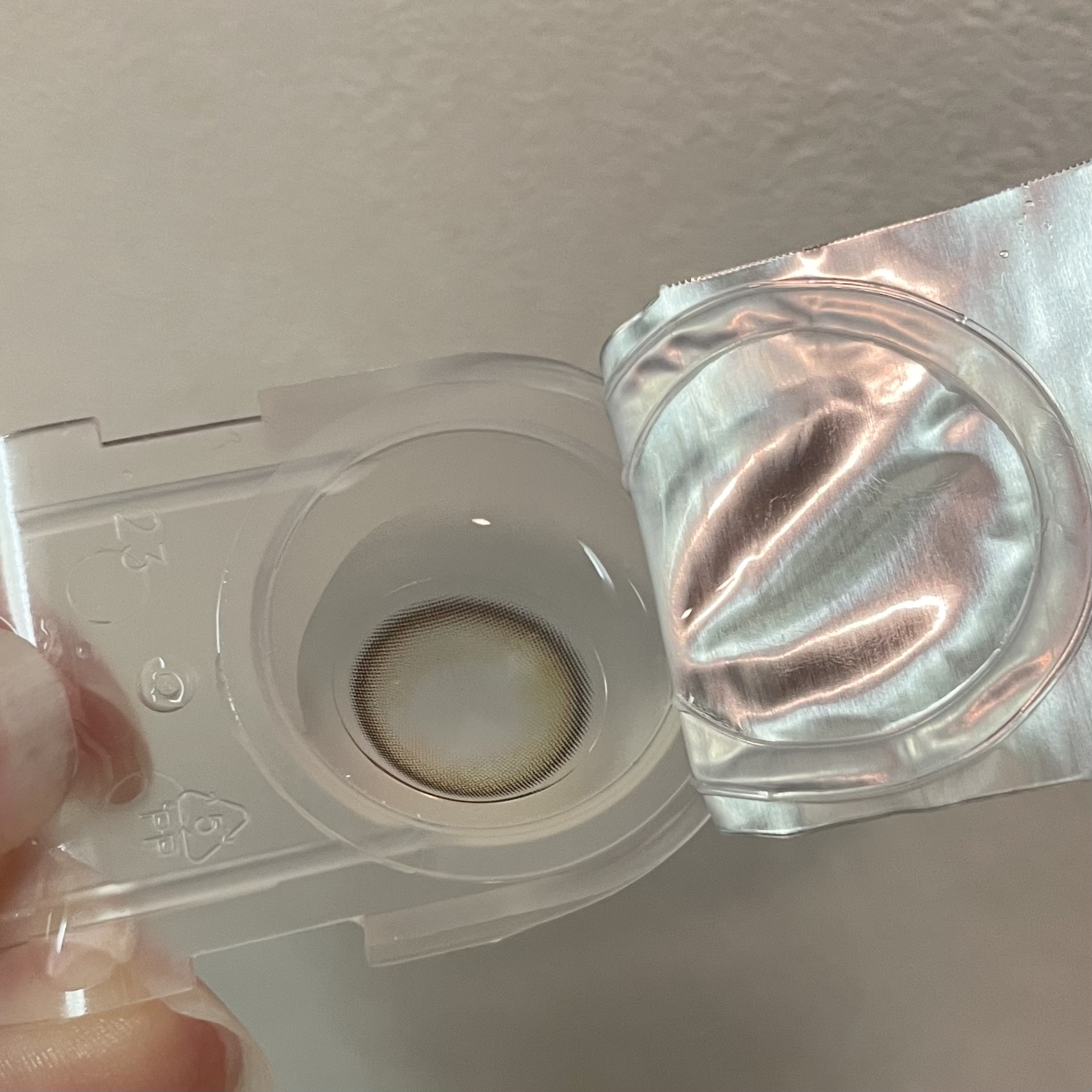 Glowy Golden Olive/OLENS/ワンデー（１DAY）カラコンを使ったクチコミ（3枚目）