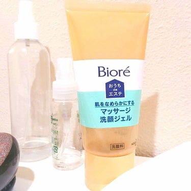 Biore   おうちdeエステ
        マッサージ洗顔ジェル   ￥680ぐらい


鼻の黒ずみが取れると話題になっていたビオレの洗顔ジェルです！

可もなく不可もなく
毛穴がなくなるとか黒ず