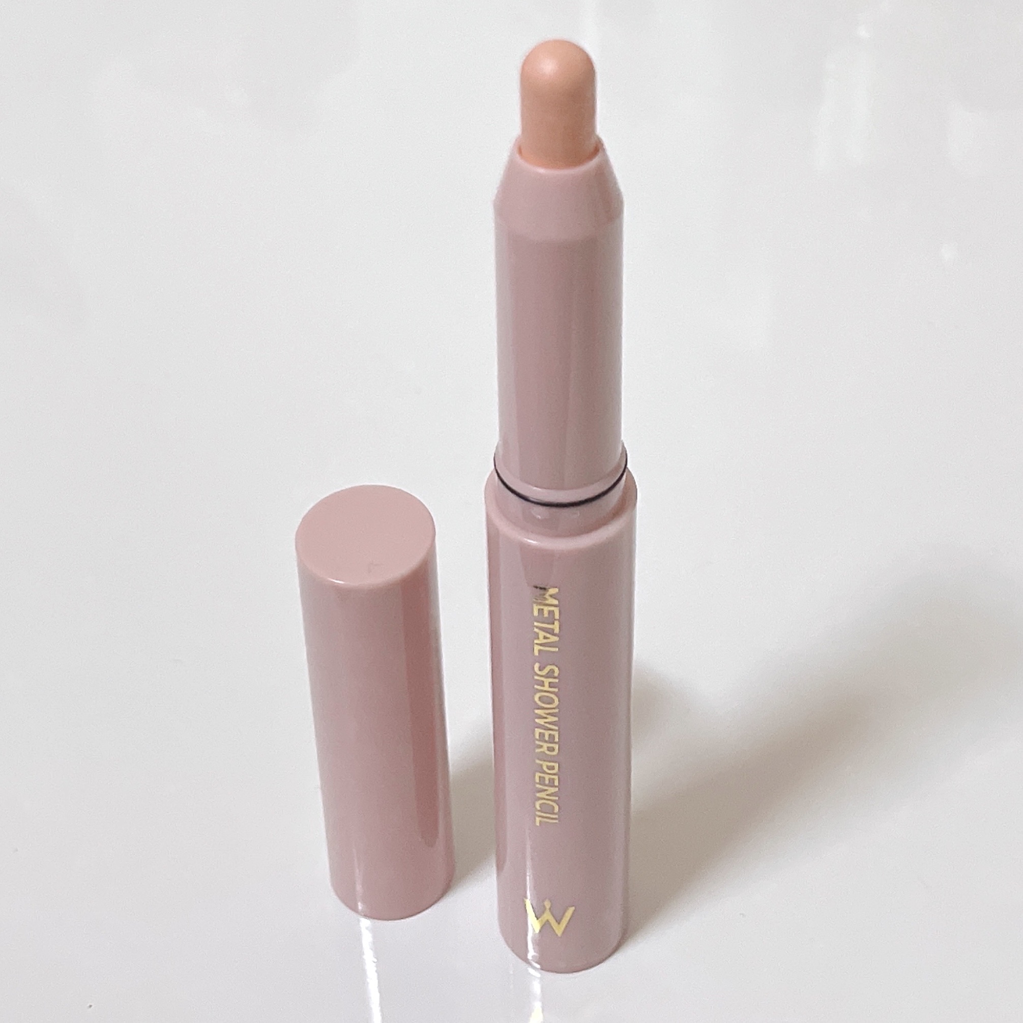 ウォンジョンヨ　メタルシャワーペンシル 04 リコッタピーチ/Wonjungyo/スティックアイシャドウを使ったクチコミ（2枚目）