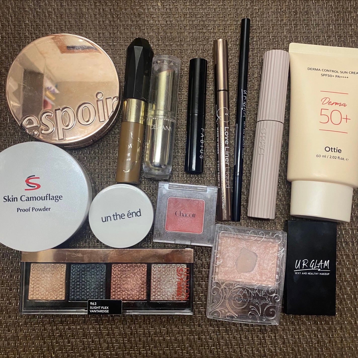 ラスティンググロスリップ/CEZANNE/口紅を使ったクチコミ(3枚目)