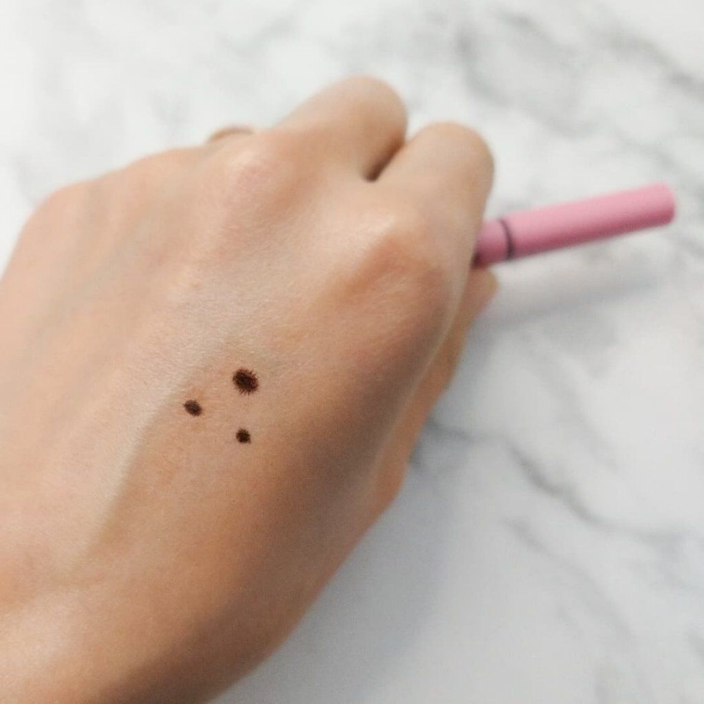 ほくろメイク ポイントリキッド/アンドスペース/リキッドアイライナーを使ったクチコミ（3枚目）