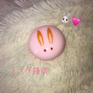 使ってみた感想🐰💓
まず見た目がめちゃめちゃかわいい！！とってもミニサイズで持ち歩きに便利です！匂いは桃と書いてあるのですが、結構人工的な桃の甘い香りがして私は好きです❤練り香水なので匂う範囲は狭いです