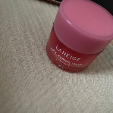 

LANEIGE リップ スリーピングマスク



毎晩寝る前につけてるんだけど
次の日くちびるふっくらー！

これつけてからじゃないと眠れないくらい^ ^

最初は面倒だったけどもう習慣化された

