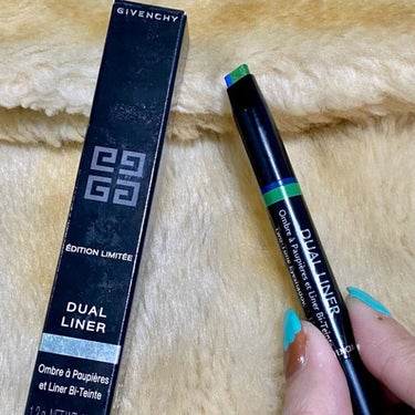 GIVENCHY デュアル・ライナーのクチコミ「簡単にグラデーションが出来るスティックタイプのアイシャドウ✨

わたしが使用してるこちらのアイ.....」（2枚目）