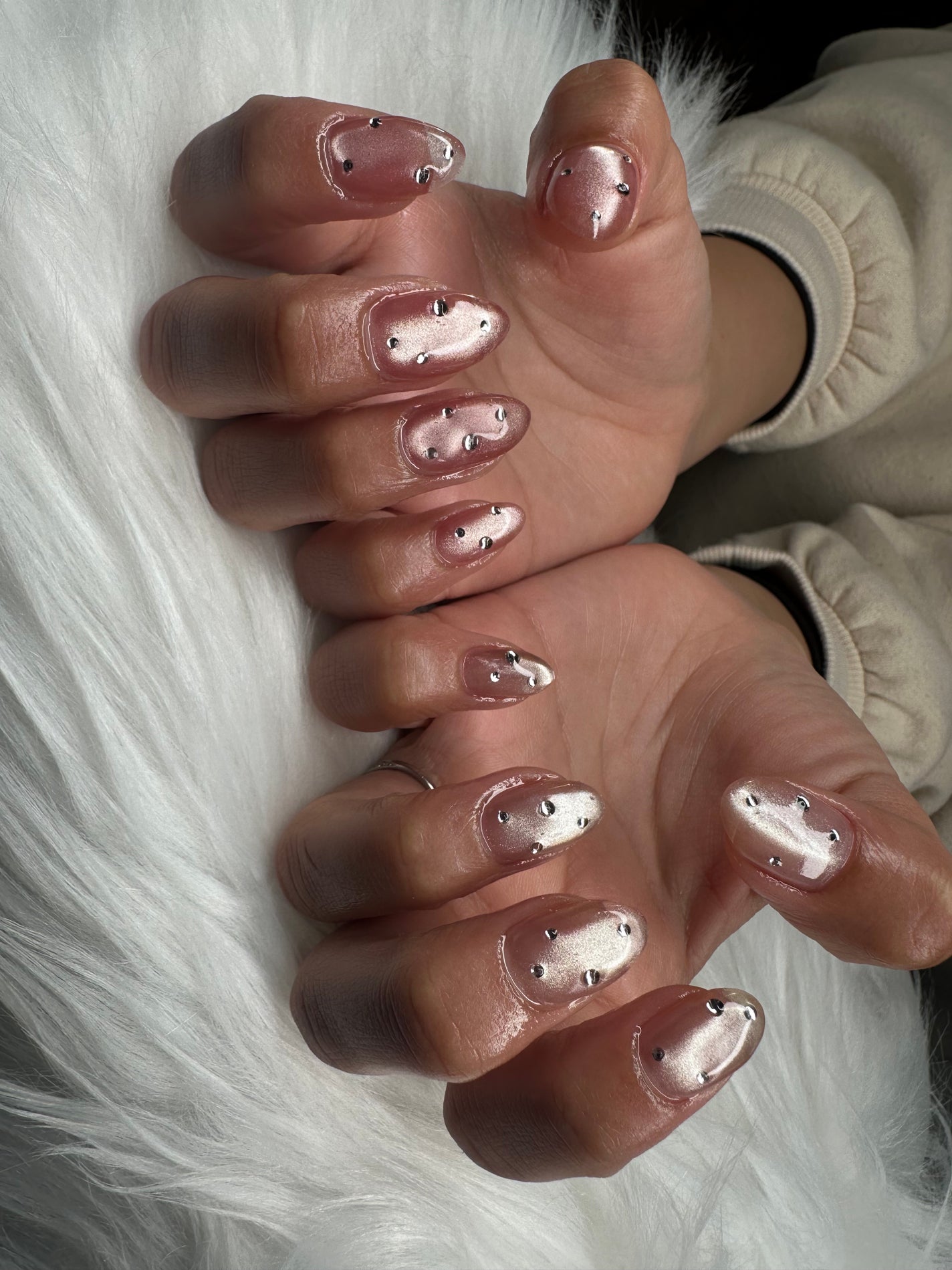 ちゃーん♡ on LIPS 「ジェルネイルデザイン#煌めく冬ネイル#ジェルネイル#マグネット..」(2枚目)